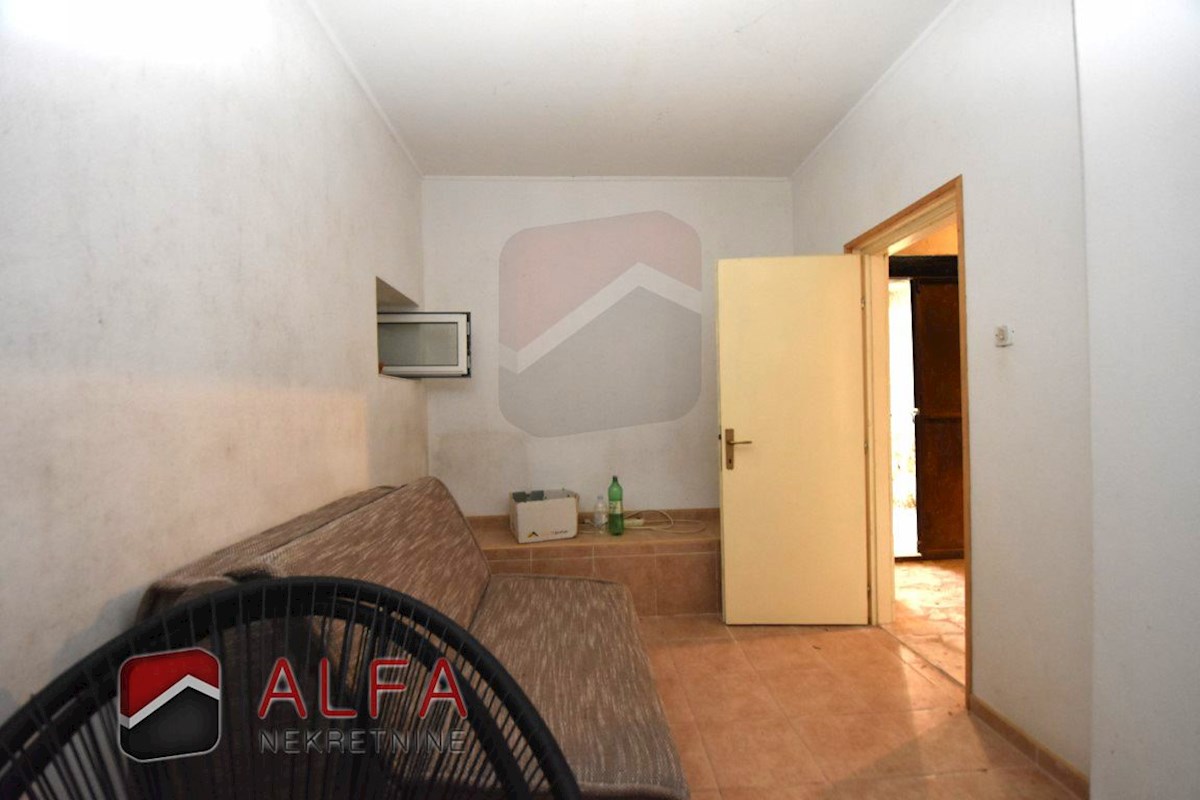 Hrvaška, otok Prvić, Šepurine – hiša naprodaj z velikim vrtom in pogledom na morje