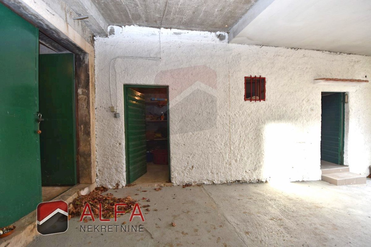 Hrvaška, otok Prvić, Šepurine – hiša naprodaj z velikim vrtom in pogledom na morje