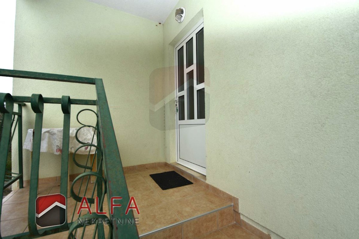 Hrvaška, otok Prvić, Šepurine – hiša naprodaj z velikim vrtom in pogledom na morje