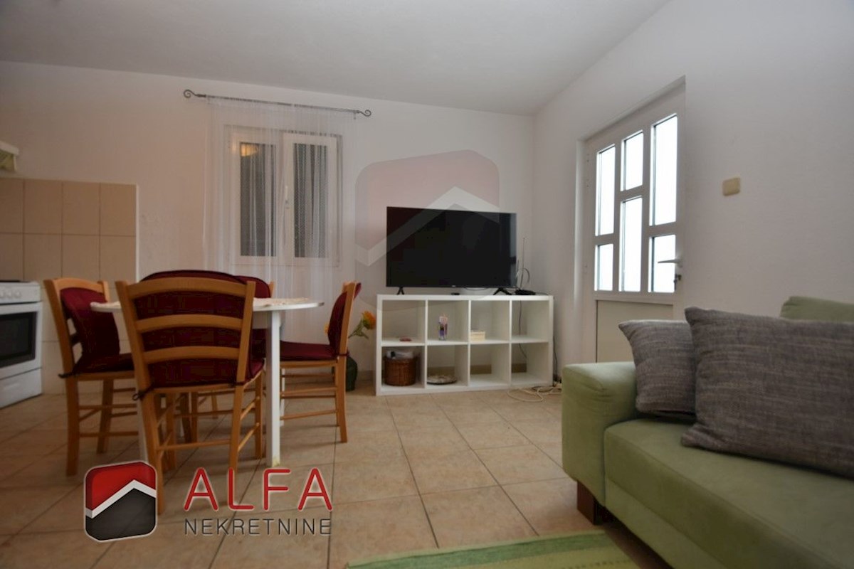 Hrvaška, otok Prvić, Šepurine – hiša naprodaj z velikim vrtom in pogledom na morje