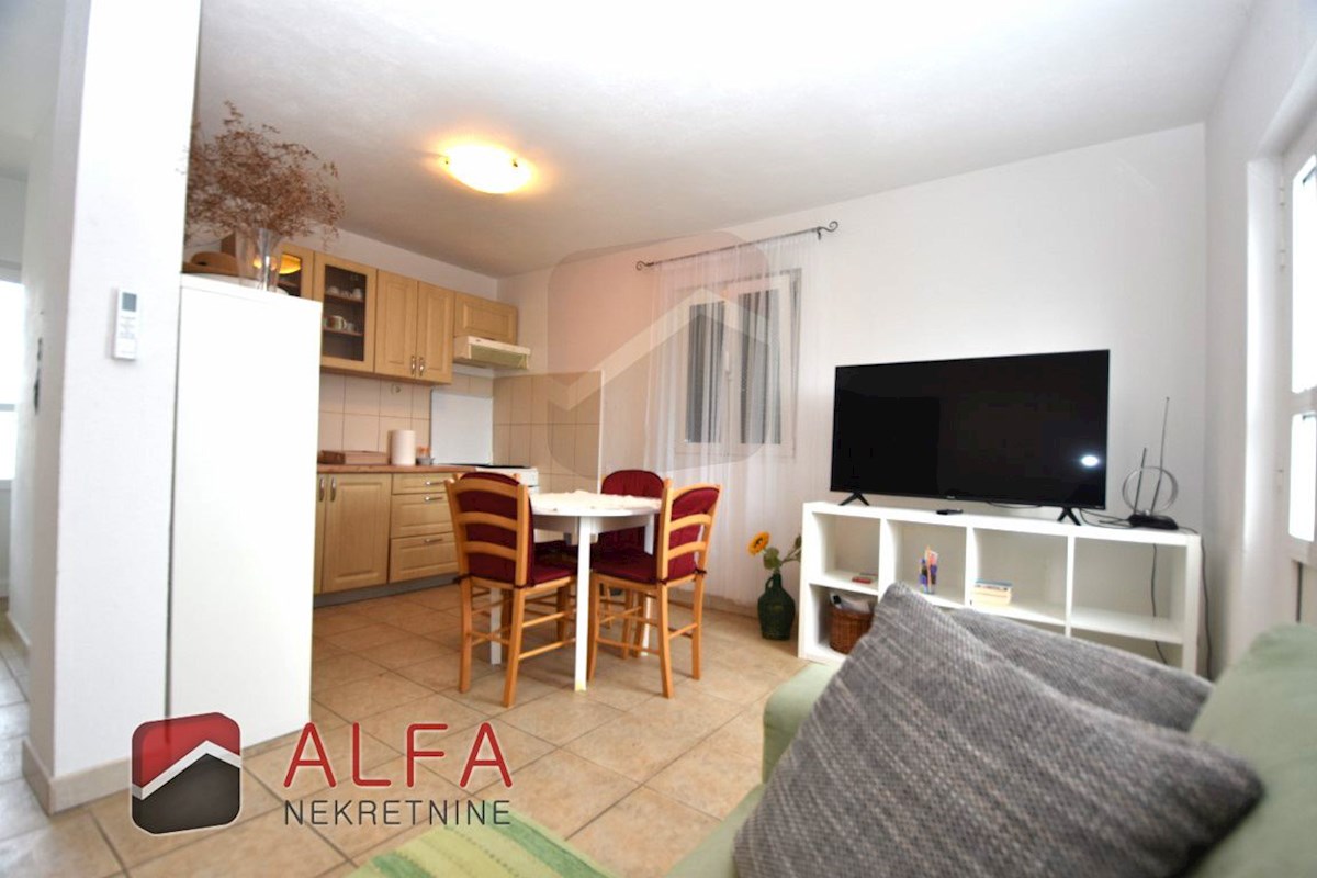 Hrvaška, otok Prvić, Šepurine – hiša naprodaj z velikim vrtom in pogledom na morje