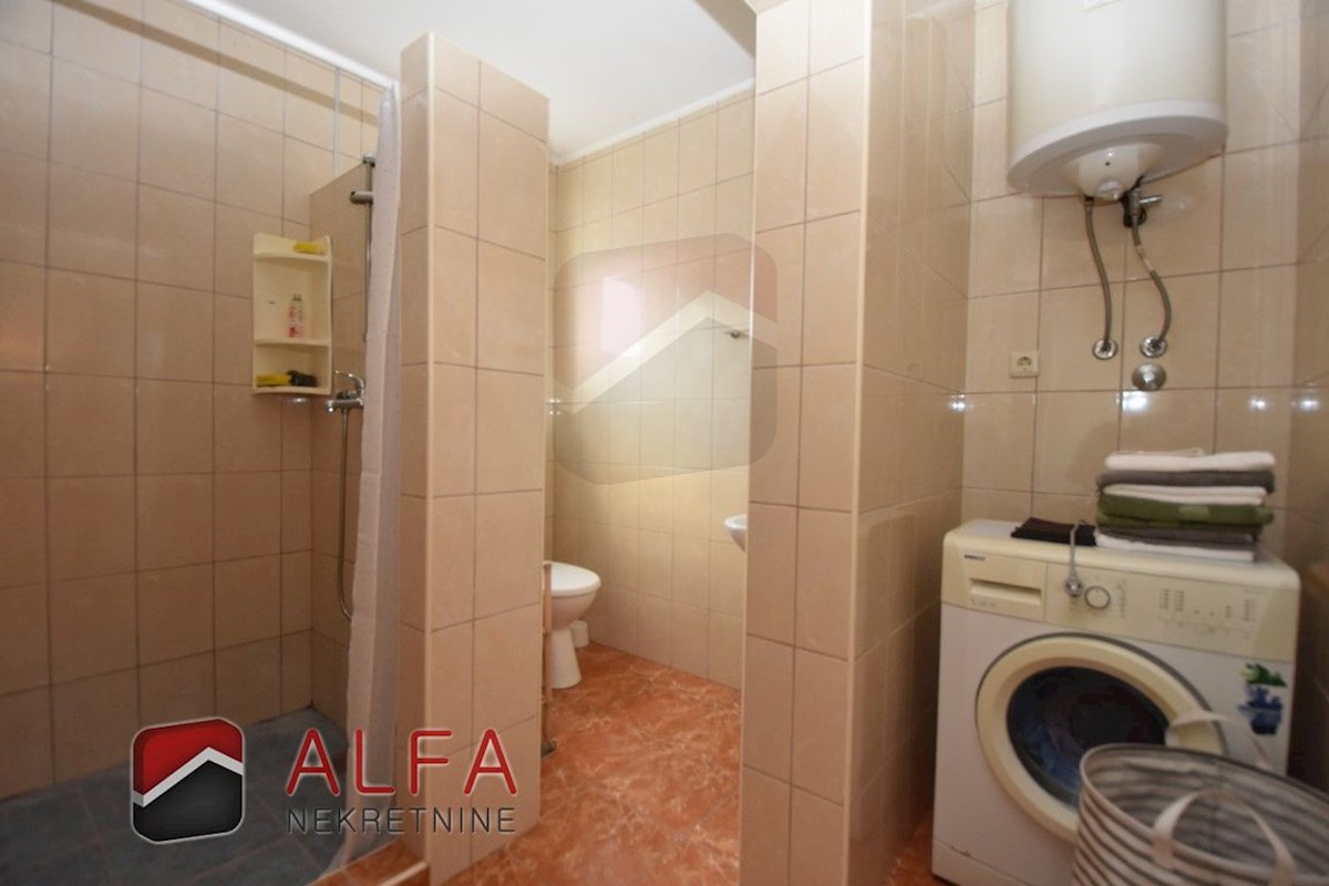 Hrvaška, otok Prvić, Šepurine – hiša naprodaj z velikim vrtom in pogledom na morje