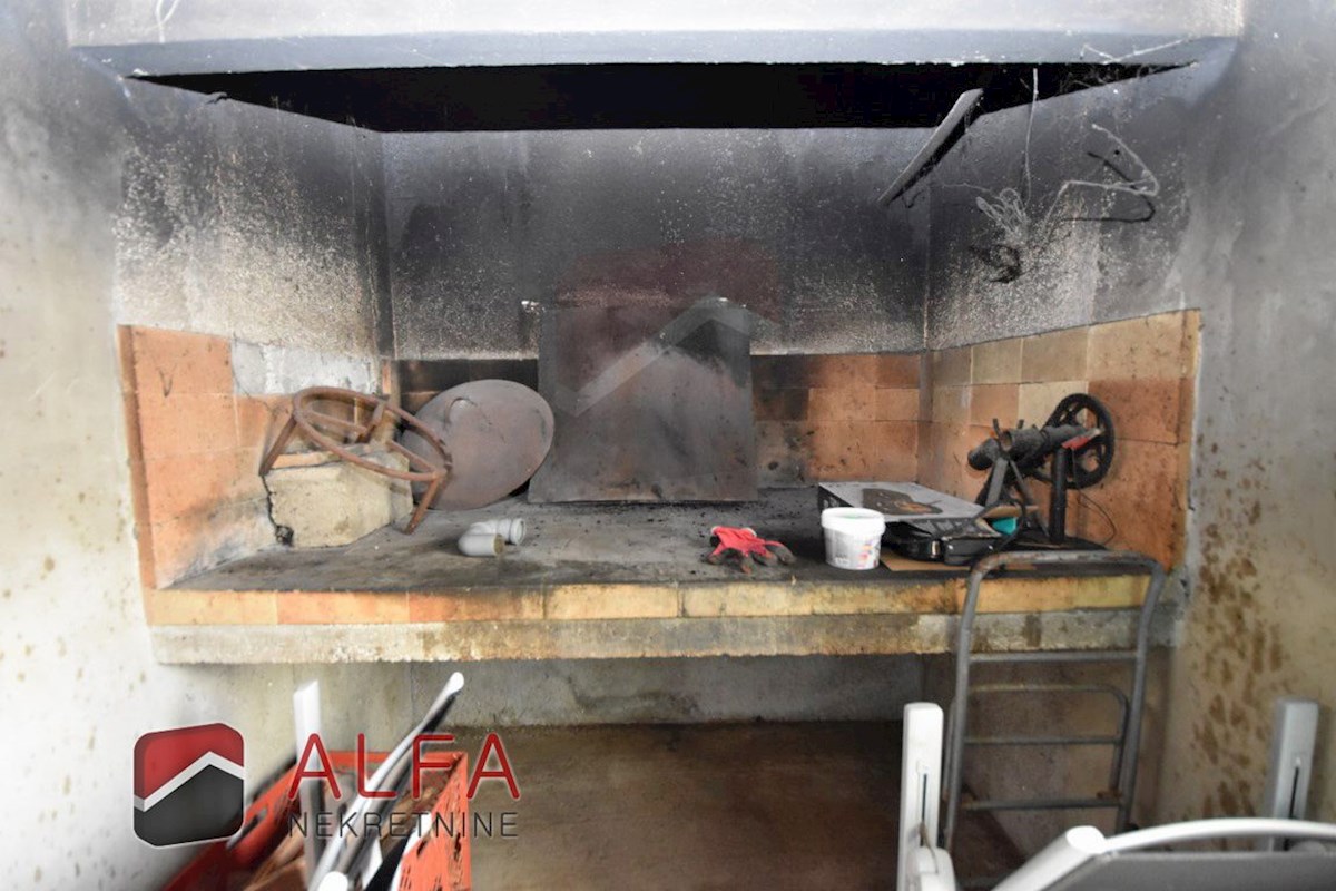 Hrvaška, otok Prvić, Šepurine – hiša naprodaj z velikim vrtom in pogledom na morje