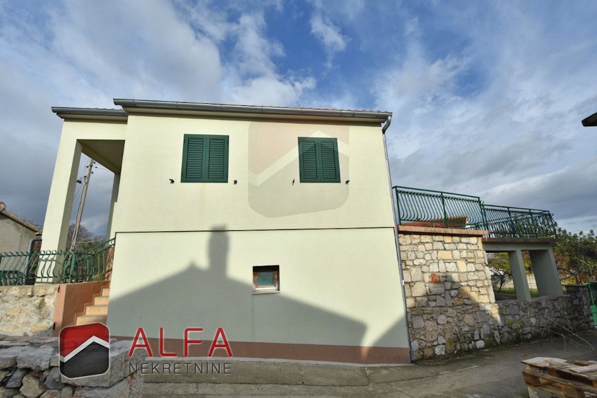 Hrvaška, otok Prvić, Šepurine – hiša naprodaj z velikim vrtom in pogledom na morje