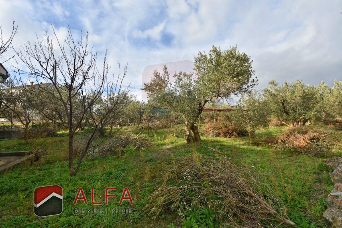 Hrvaška, otok Prvić, Šepurine – hiša naprodaj z velikim vrtom in pogledom na morje