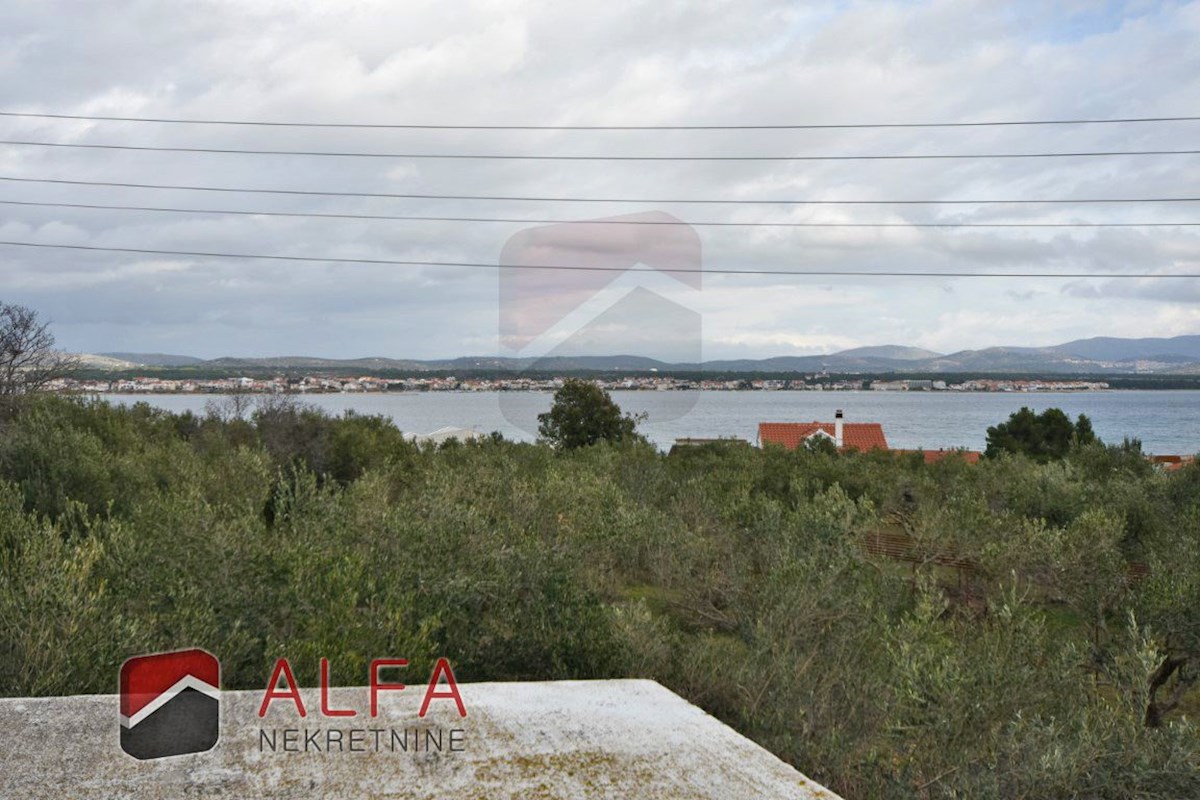 Hrvaška, otok Prvić, Šepurine – hiša naprodaj z velikim vrtom in pogledom na morje