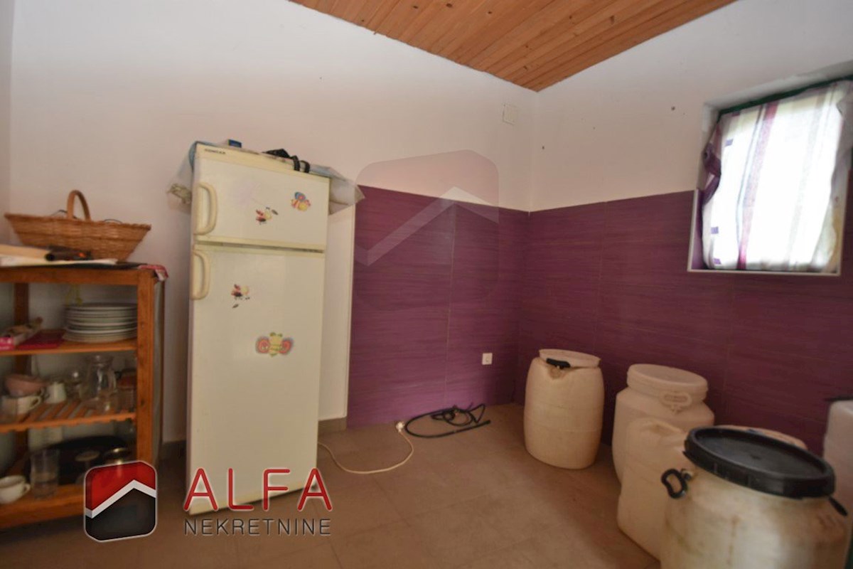 Hrvaška, otok Prvić, Šepurine – hiša naprodaj z velikim vrtom in pogledom na morje