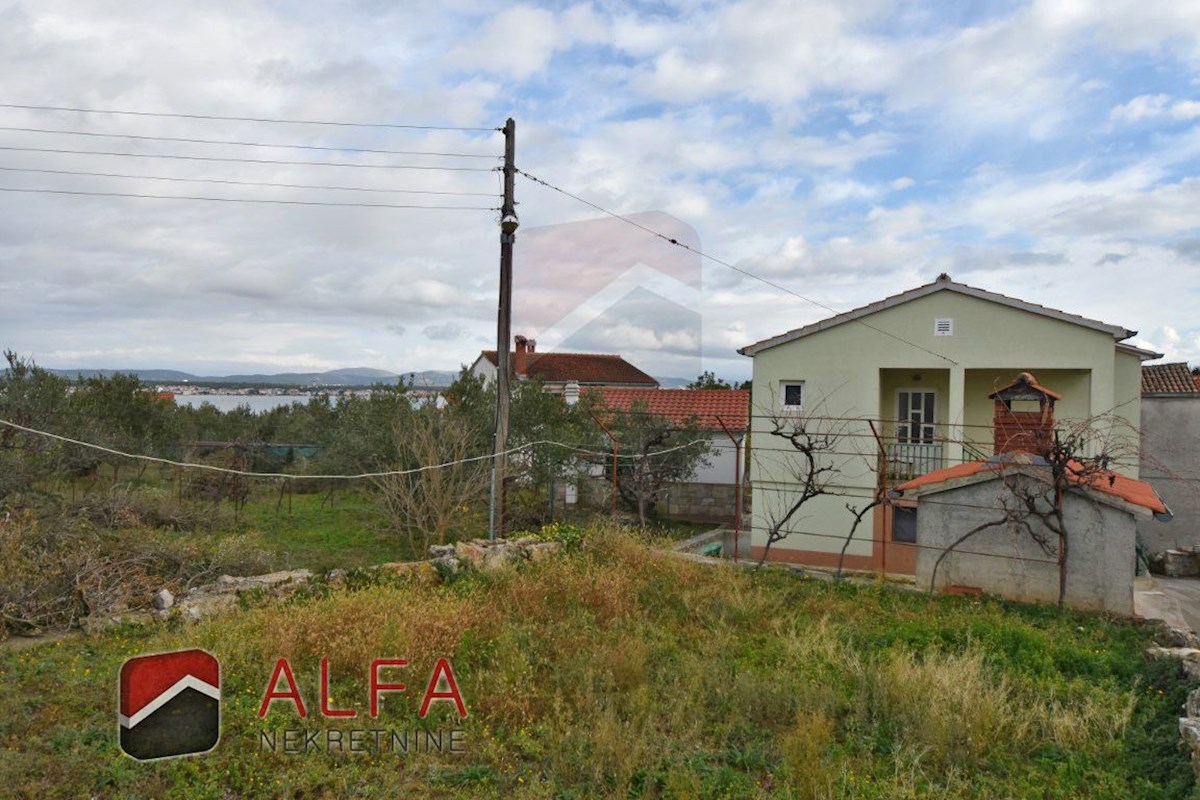 Hrvaška, otok Prvić, Šepurine – hiša naprodaj z velikim vrtom in pogledom na morje