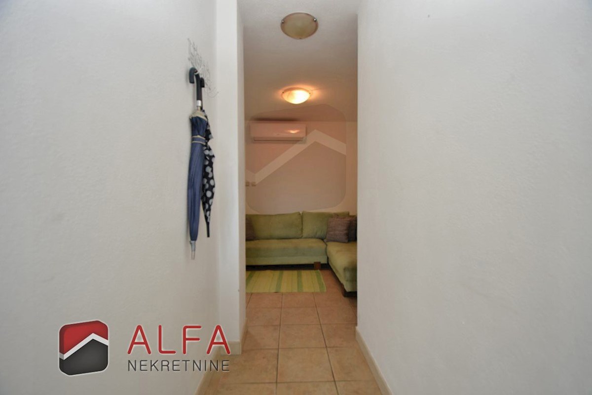 Hrvaška, otok Prvić, Šepurine – hiša naprodaj z velikim vrtom in pogledom na morje