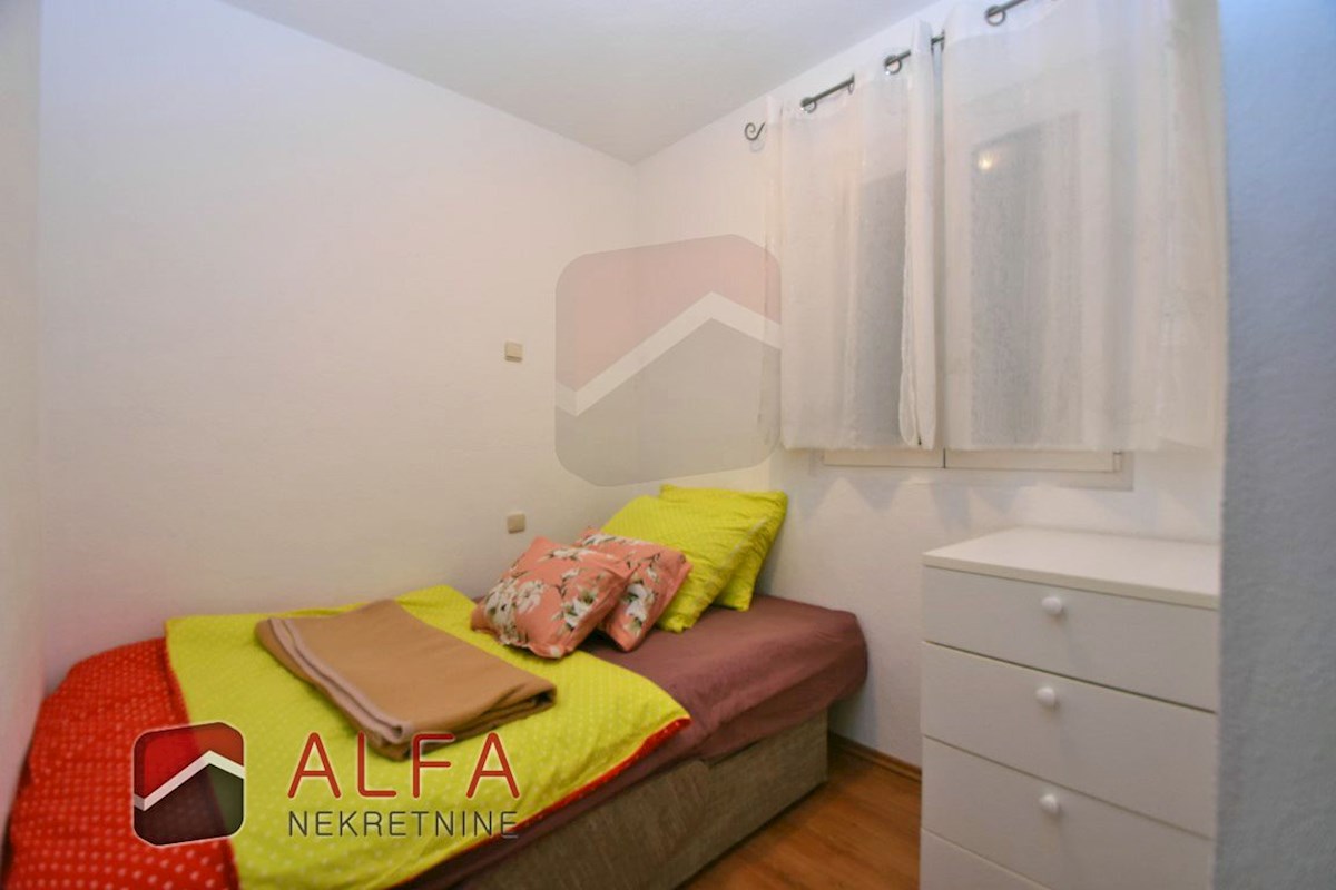 Hrvaška, otok Prvić, Šepurine – hiša naprodaj z velikim vrtom in pogledom na morje