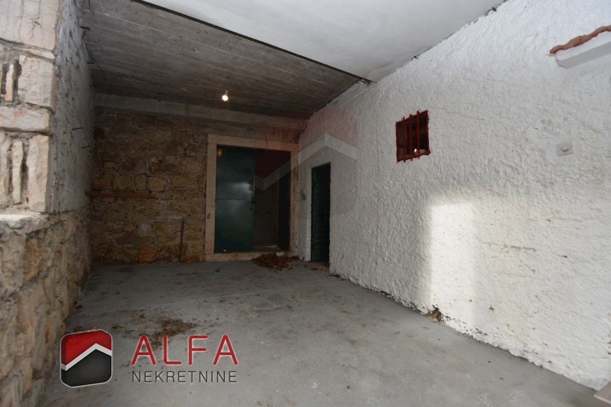 Hrvaška, otok Prvić, Šepurine – hiša naprodaj z velikim vrtom in pogledom na morje