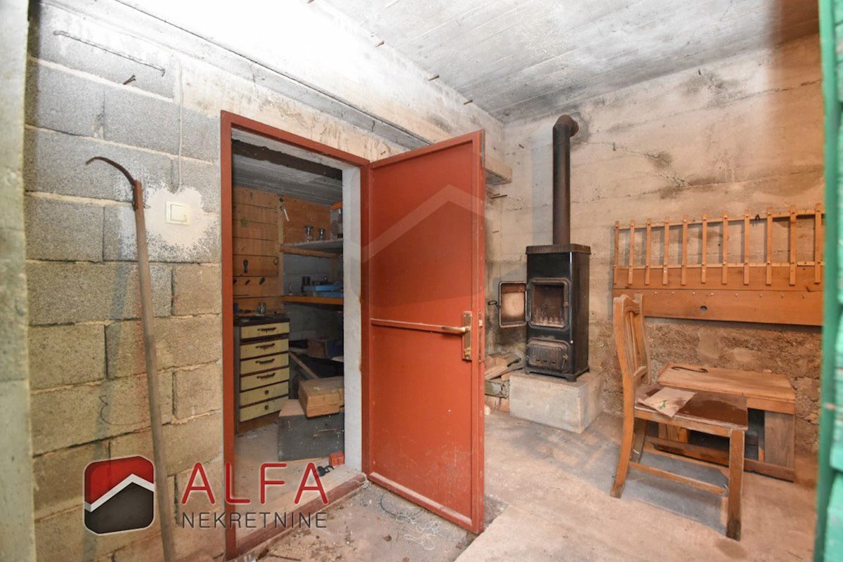 Hrvaška, otok Prvić, Šepurine – hiša naprodaj z velikim vrtom in pogledom na morje