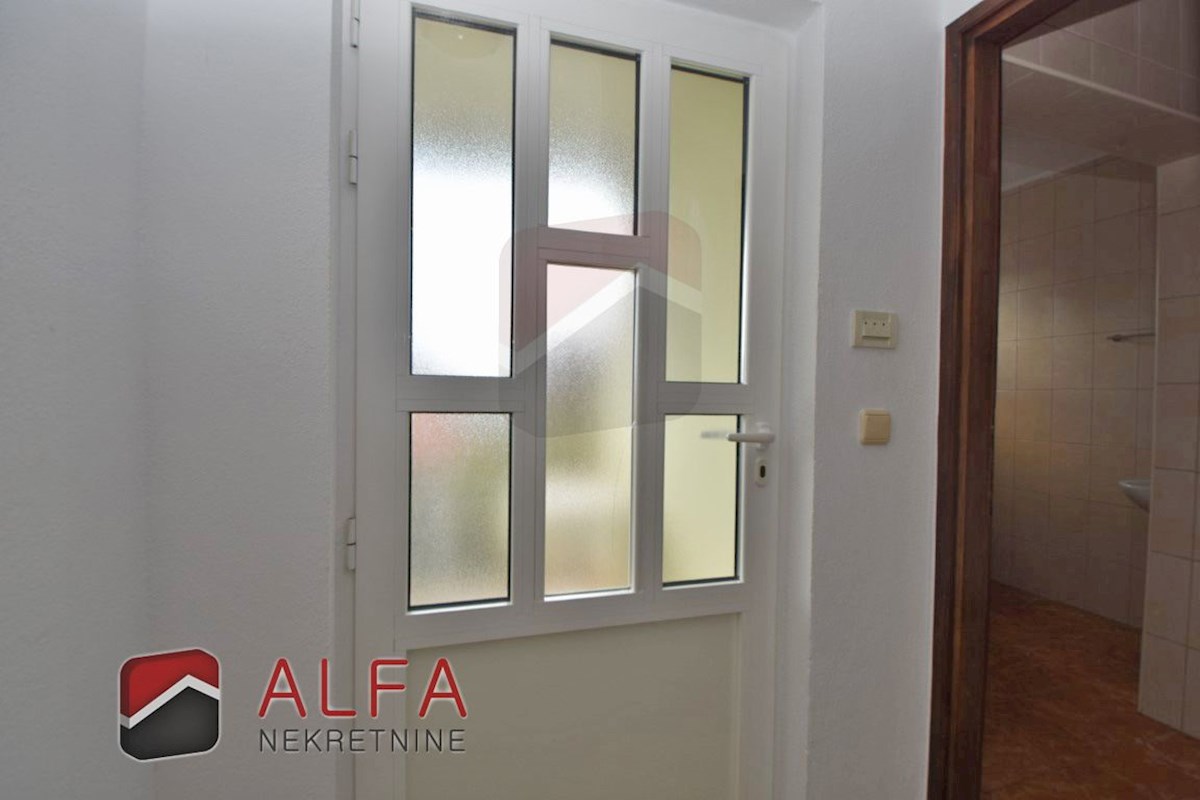 Hrvaška, otok Prvić, Šepurine – hiša naprodaj z velikim vrtom in pogledom na morje