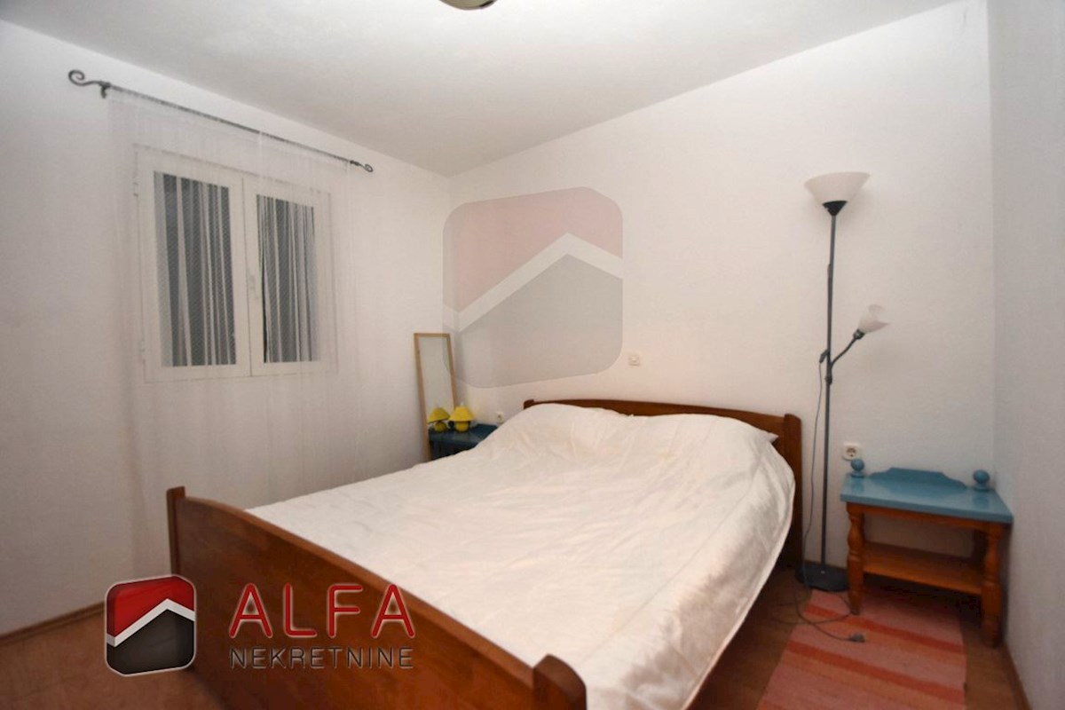 Hrvaška, otok Prvić, Šepurine – hiša naprodaj z velikim vrtom in pogledom na morje