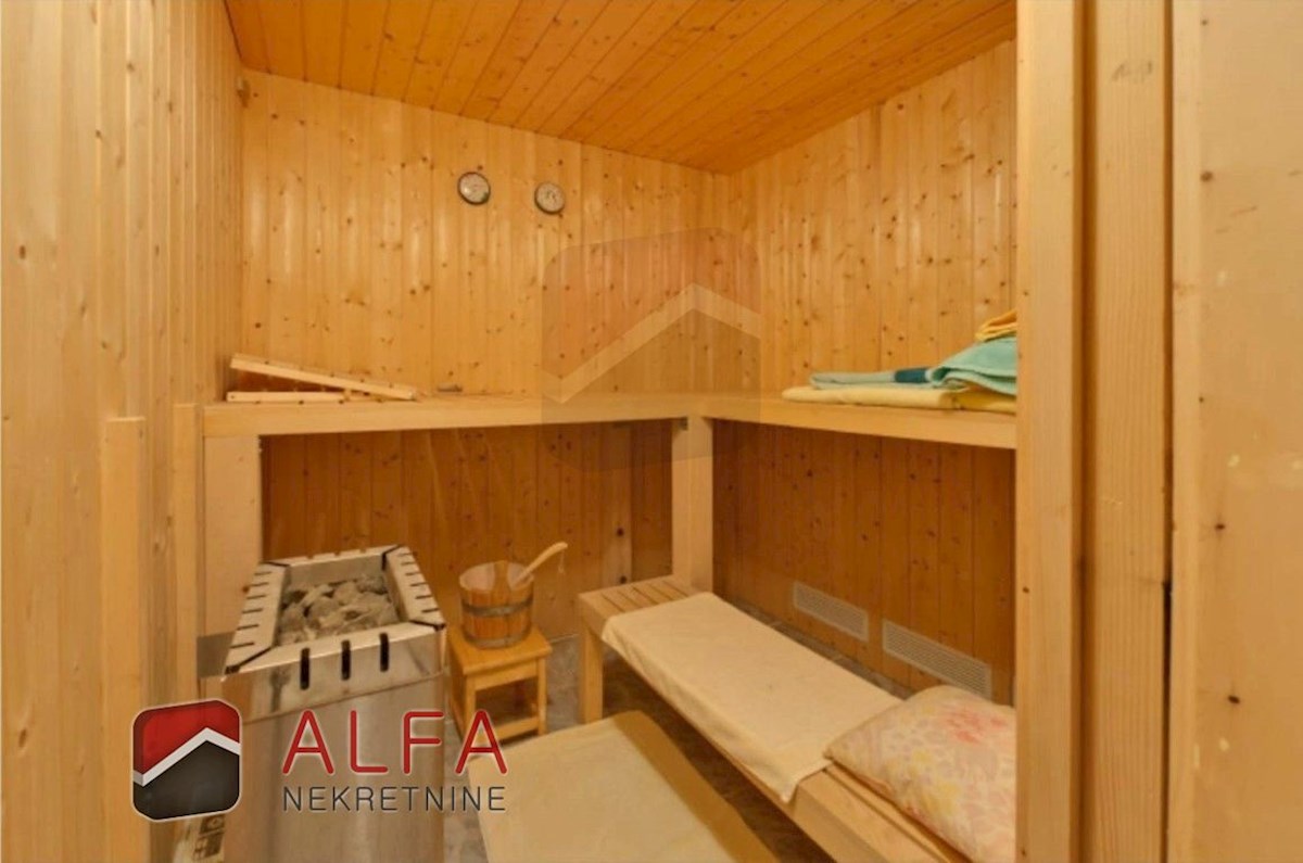 Hrvaška, območje Šibenika, ekskluzivna zasebna posest z vilo, bazenom in teniškim igriščem na 16.695 m² zemljišča