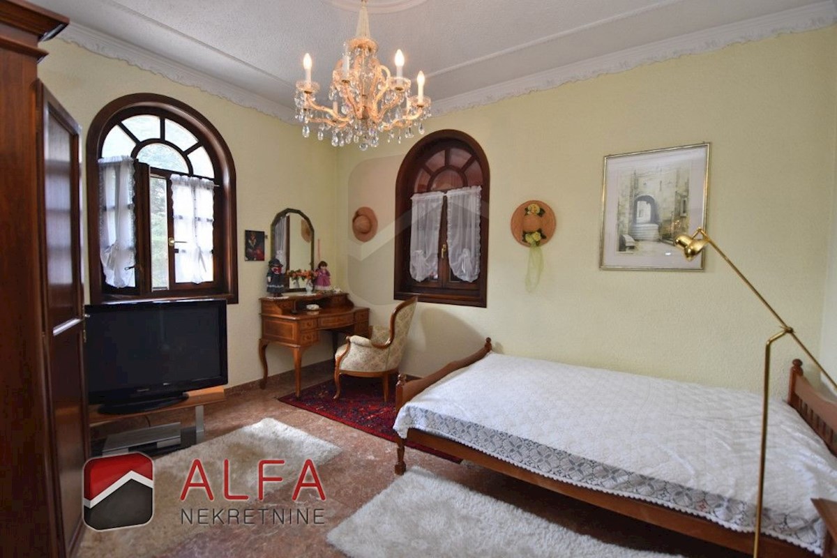 Hrvaška, območje Šibenika, ekskluzivna zasebna posest z vilo, bazenom in teniškim igriščem na 16.695 m² zemljišča