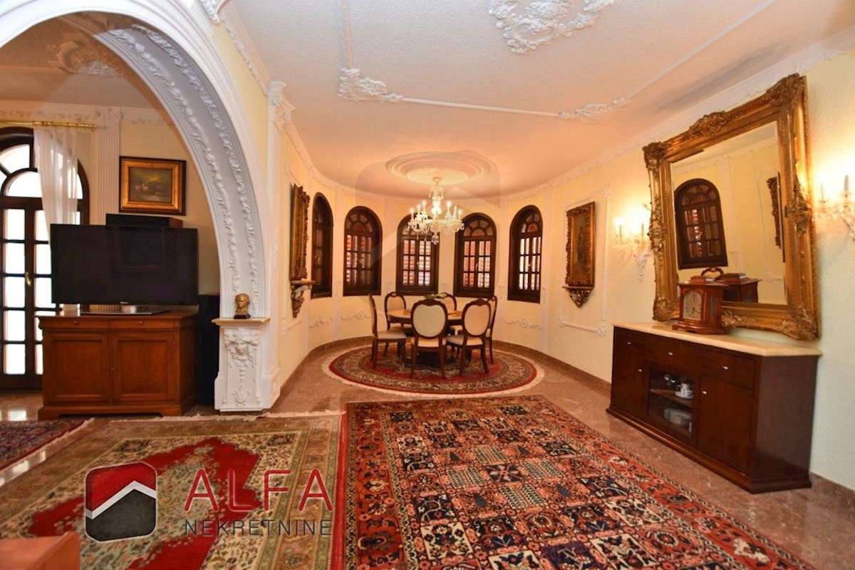 Hrvaška, območje Šibenika, ekskluzivna zasebna posest z vilo, bazenom in teniškim igriščem na 16.695 m² zemljišča