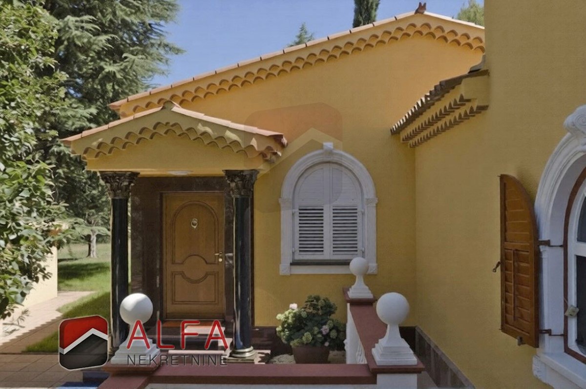 Hrvaška, območje Šibenika, ekskluzivna zasebna posest z vilo, bazenom in teniškim igriščem na 16.695 m² zemljišča