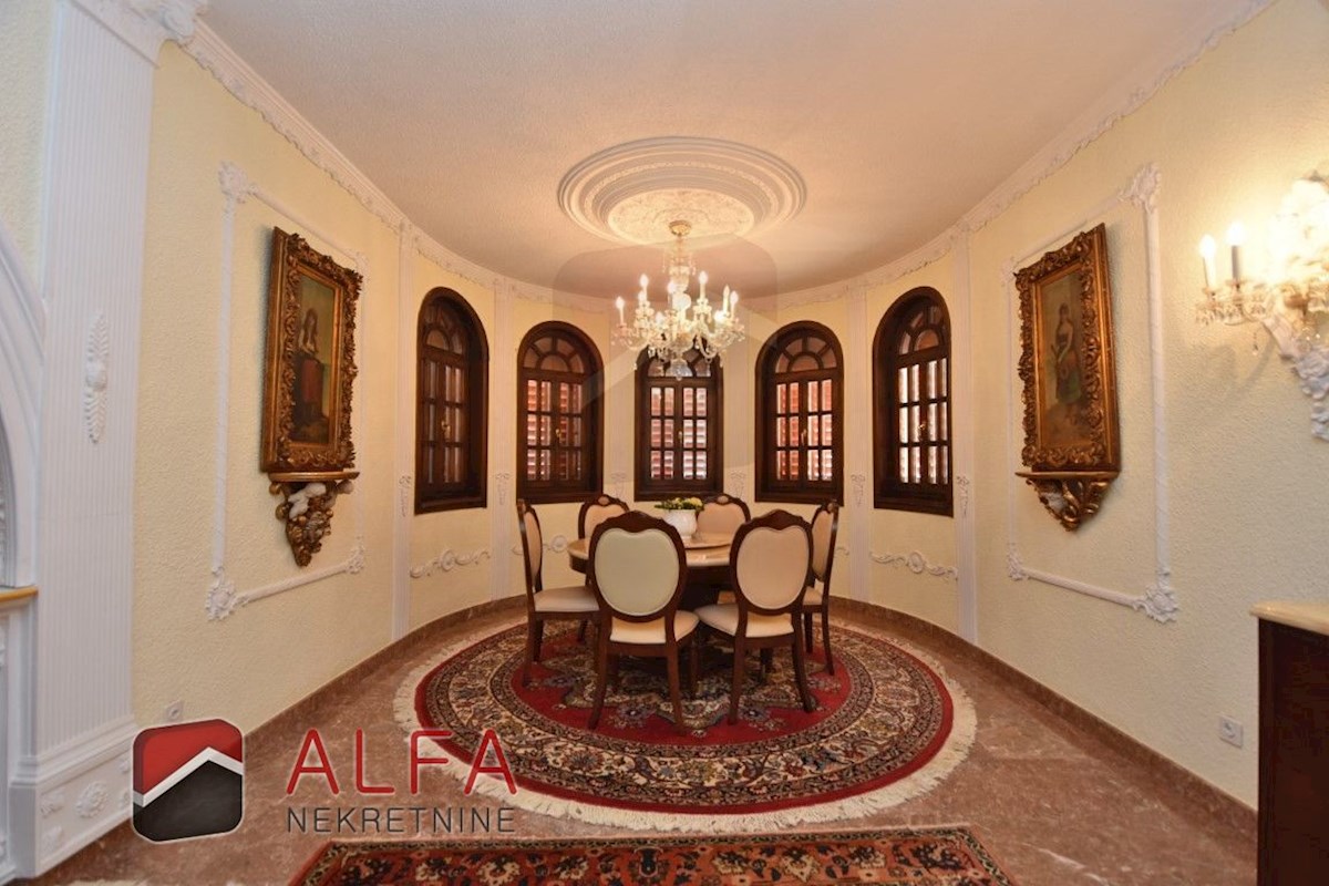 Hrvaška, območje Šibenika, ekskluzivna zasebna posest z vilo, bazenom in teniškim igriščem na 16.695 m² zemljišča