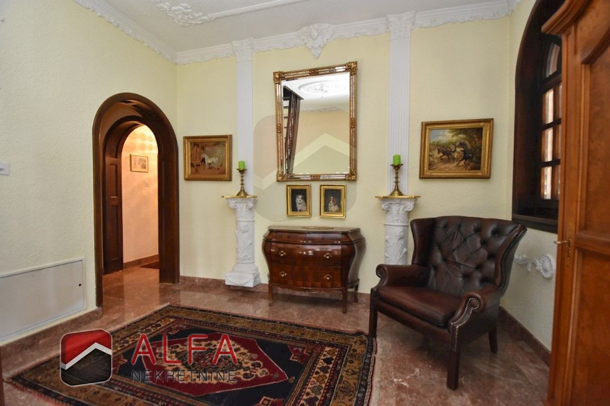 Hrvaška, območje Šibenika, ekskluzivna zasebna posest z vilo, bazenom in teniškim igriščem na 16.695 m² zemljišča