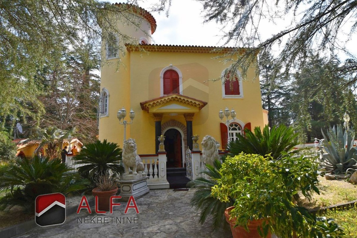 Hrvaška, območje Šibenika, ekskluzivna zasebna posest z vilo, bazenom in teniškim igriščem na 16.695 m² zemljišča