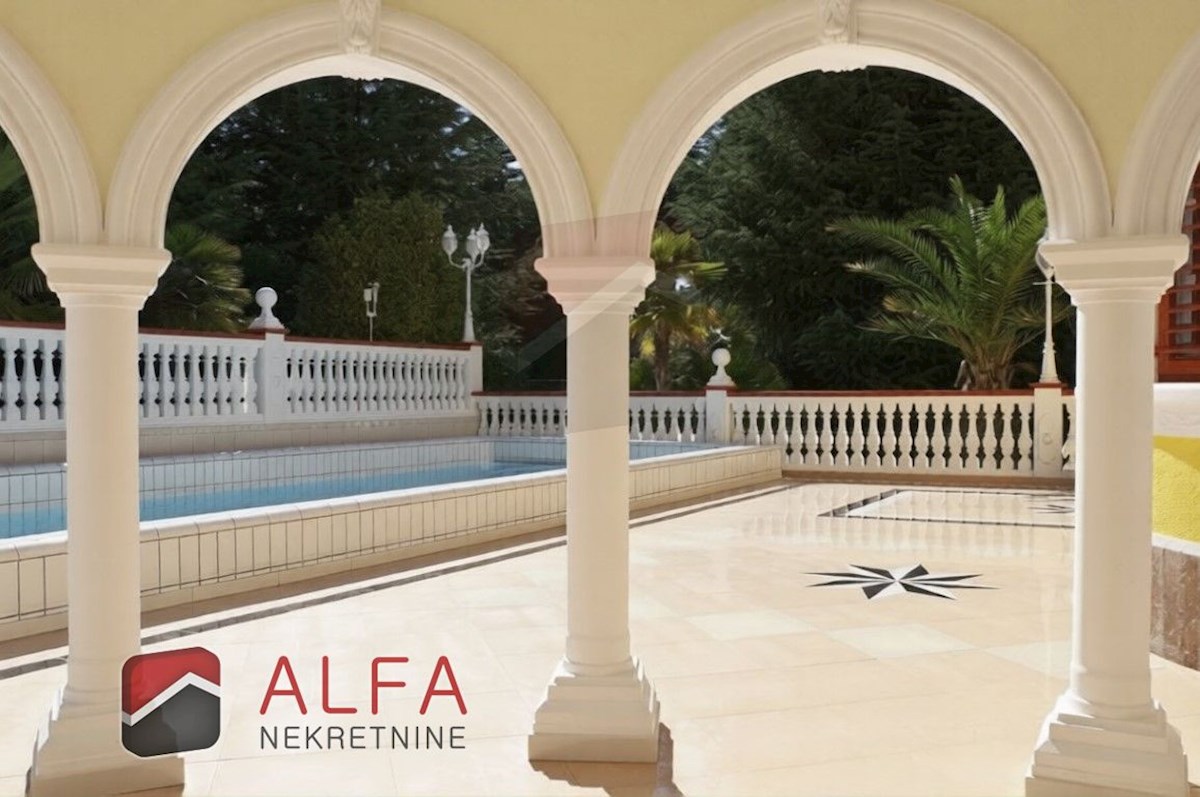 Hrvaška, območje Šibenika, ekskluzivna zasebna posest z vilo, bazenom in teniškim igriščem na 16.695 m² zemljišča