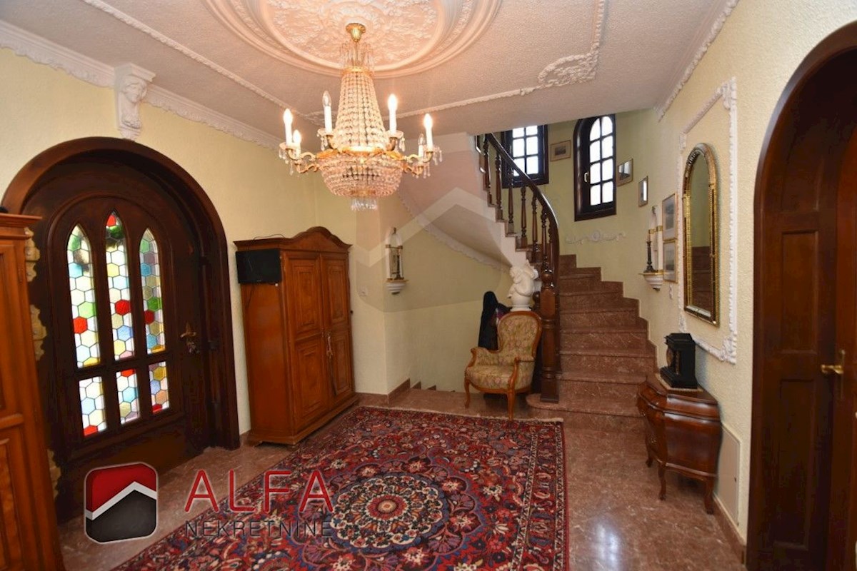 Hrvaška, območje Šibenika, ekskluzivna zasebna posest z vilo, bazenom in teniškim igriščem na 16.695 m² zemljišča