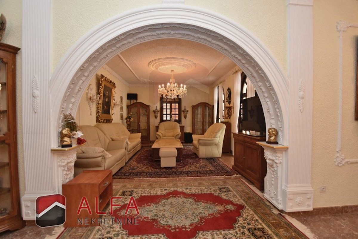 Hrvaška, območje Šibenika, ekskluzivna zasebna posest z vilo, bazenom in teniškim igriščem na 16.695 m² zemljišča