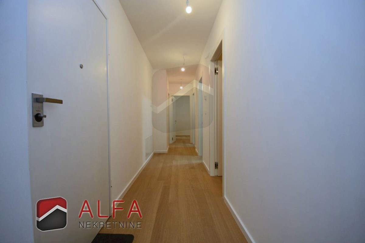 Vodice center, ATRAKTIVNO, prodamo trisobno stanovanje v pritličju z vrtom