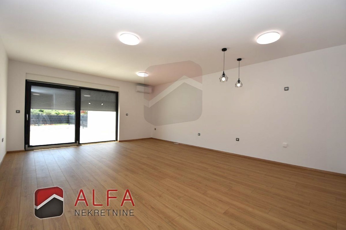 Hrvaška, Vodice, prodamo nov dvosobni apartma, pritličje, vrt