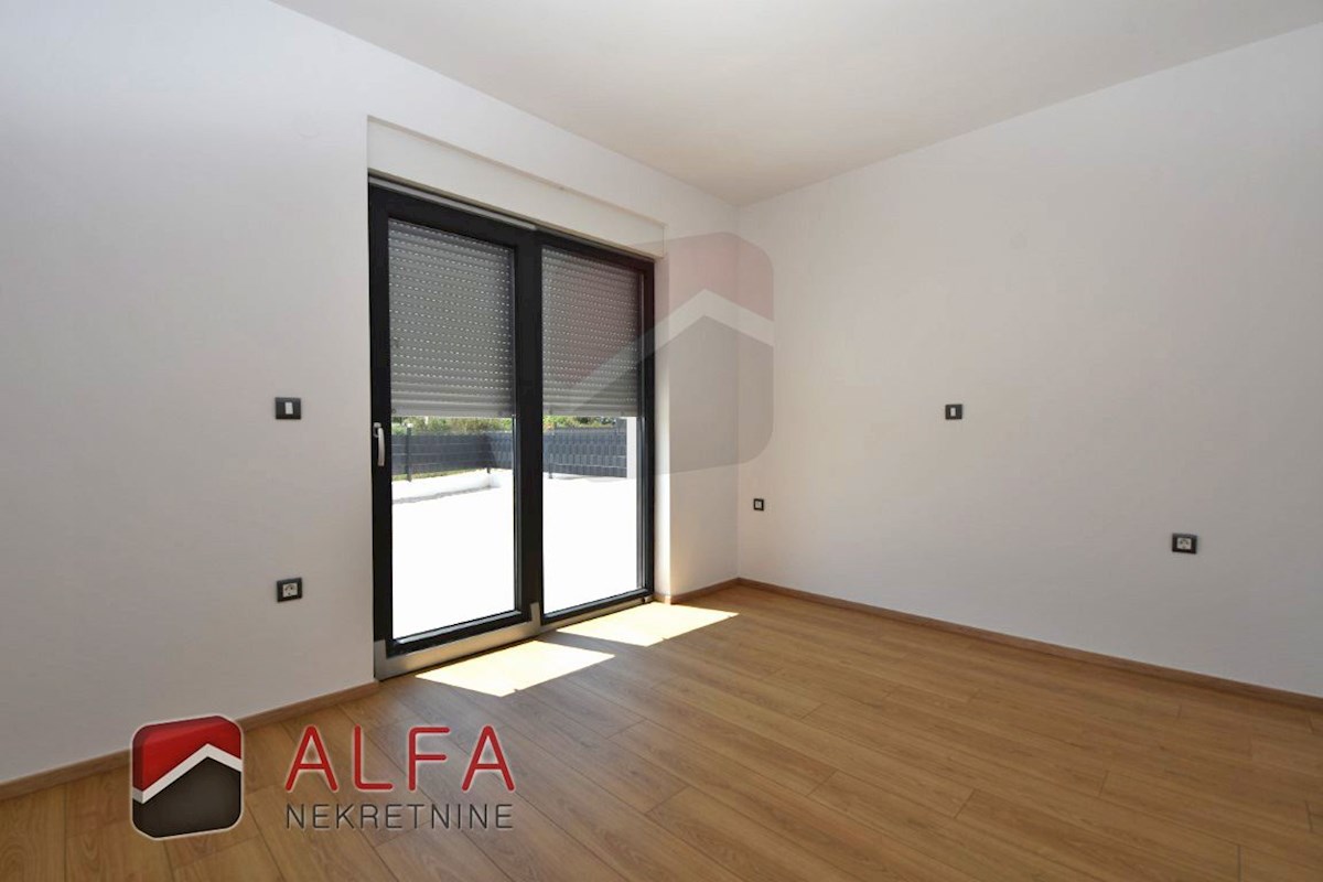Hrvaška, Vodice, prodamo nov dvosobni apartma, pritličje, vrt