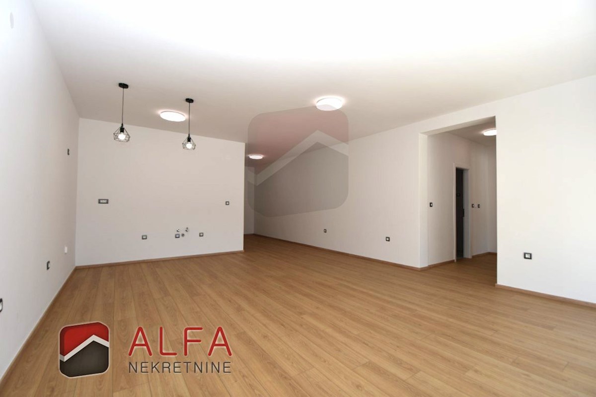 Hrvaška, Vodice, prodamo nov dvosobni apartma, pritličje, vrt