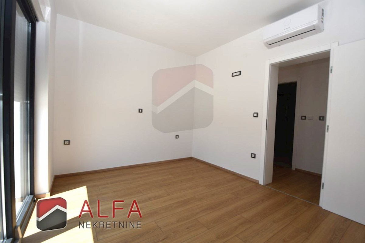 Hrvaška, Vodice, prodamo nov dvosobni apartma, pritličje, vrt