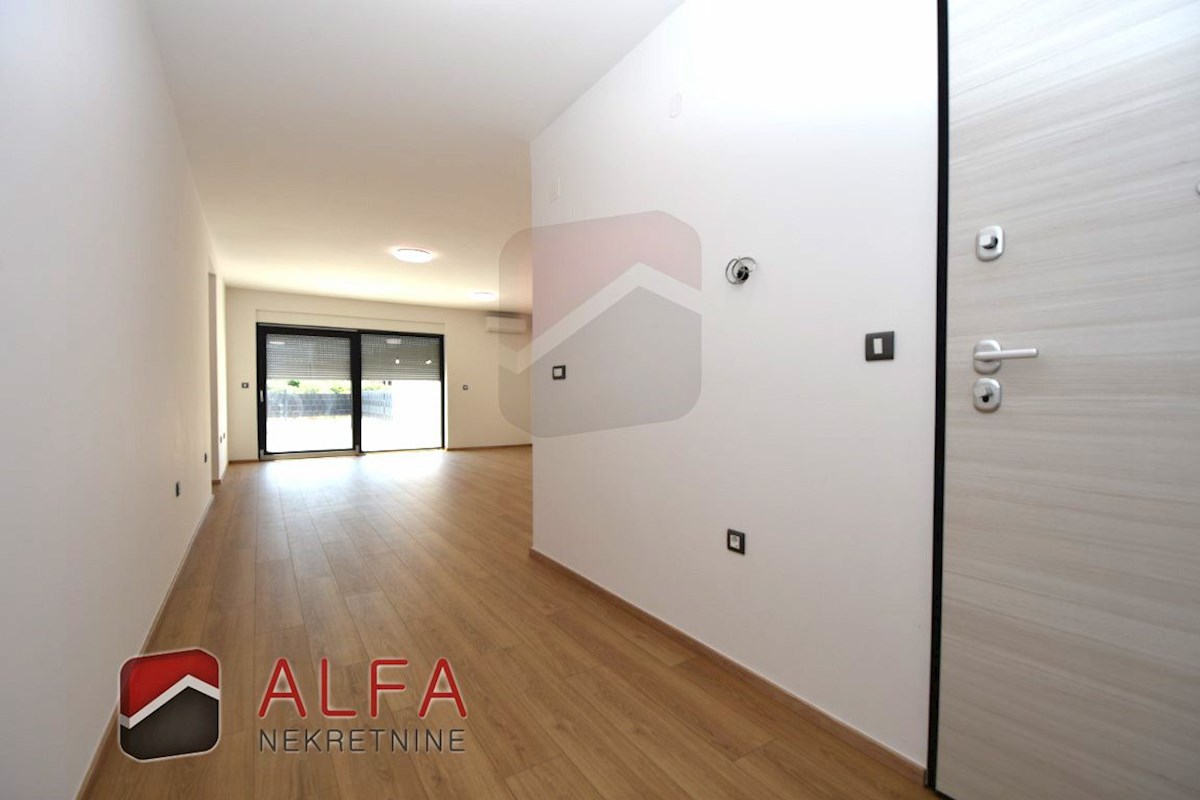 Hrvaška, Vodice, prodamo nov dvosobni apartma, pritličje, vrt