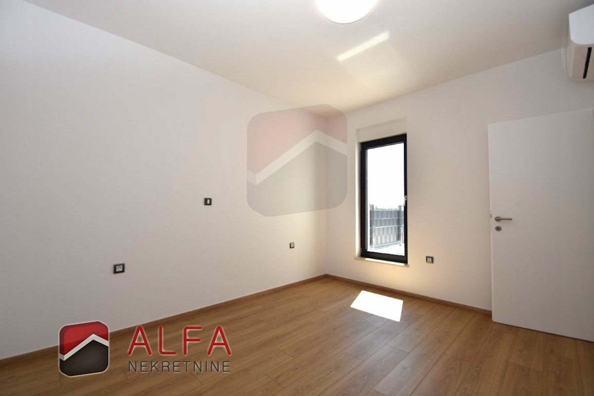 Hrvaška, Vodice, prodamo nov dvosobni apartma, pritličje, vrt