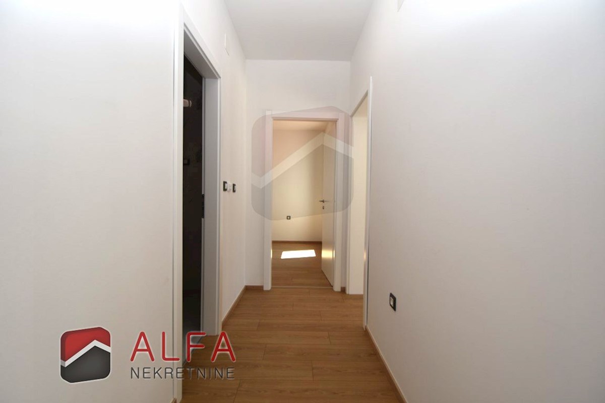 Hrvaška, Vodice, prodamo nov dvosobni apartma, pritličje, vrt