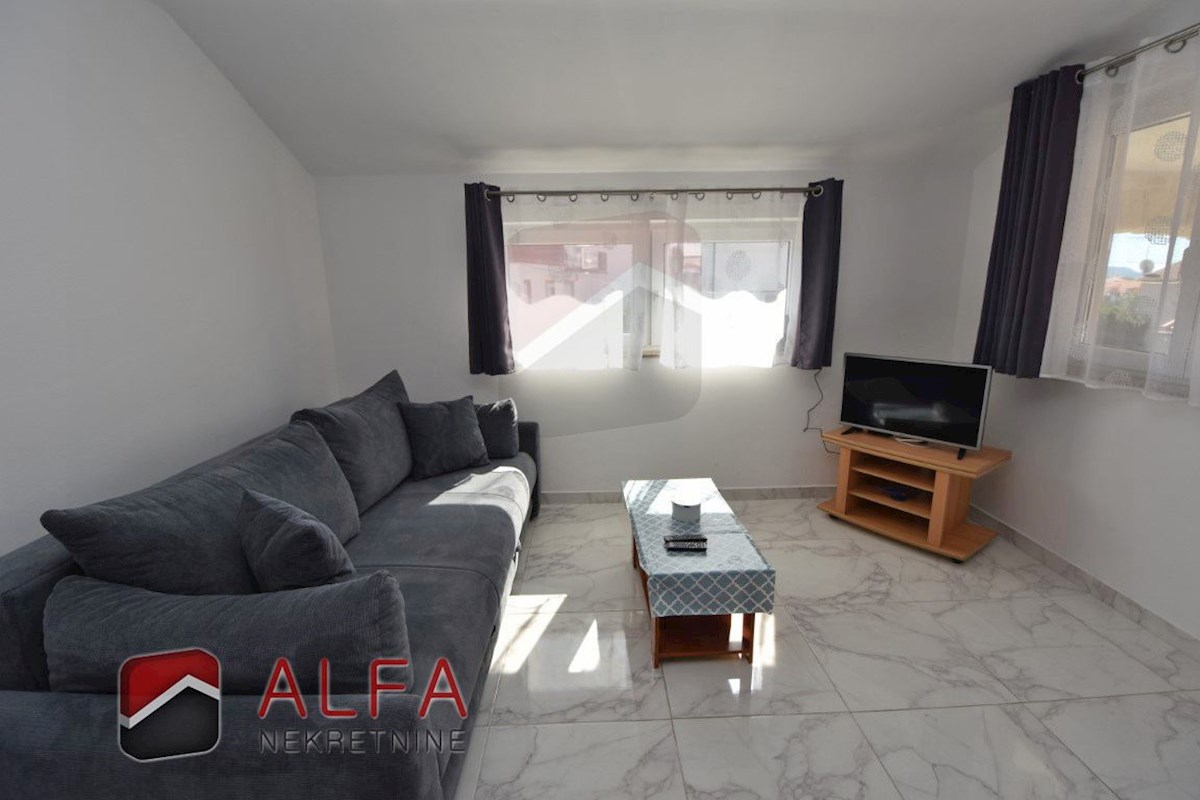 Hrvaška, Vodice – prodaja dvosobno stanovanje v prvem nadstropju, blizu morja