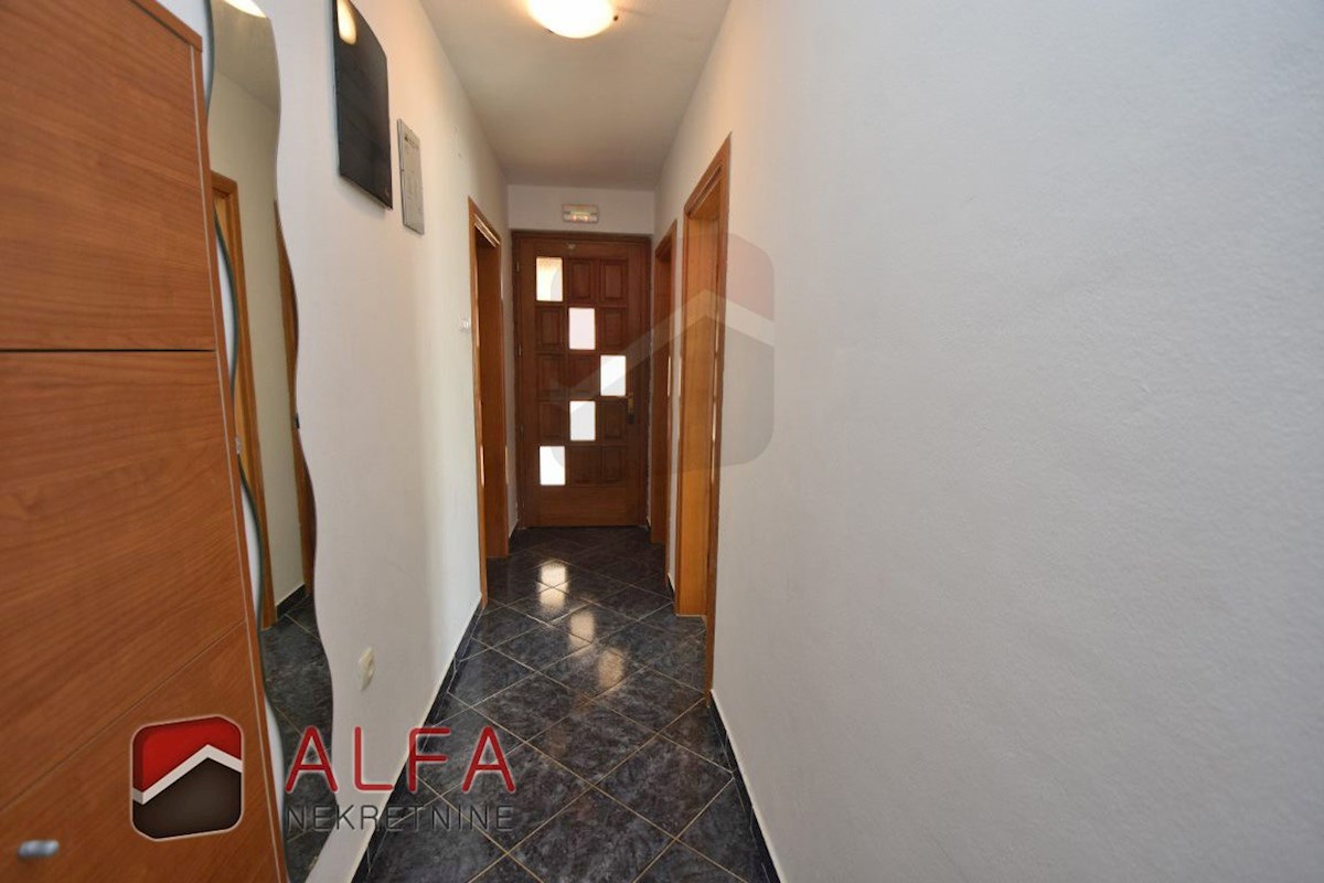 Hrvaška, Vodice – prodaja dvosobno stanovanje v prvem nadstropju, blizu morja