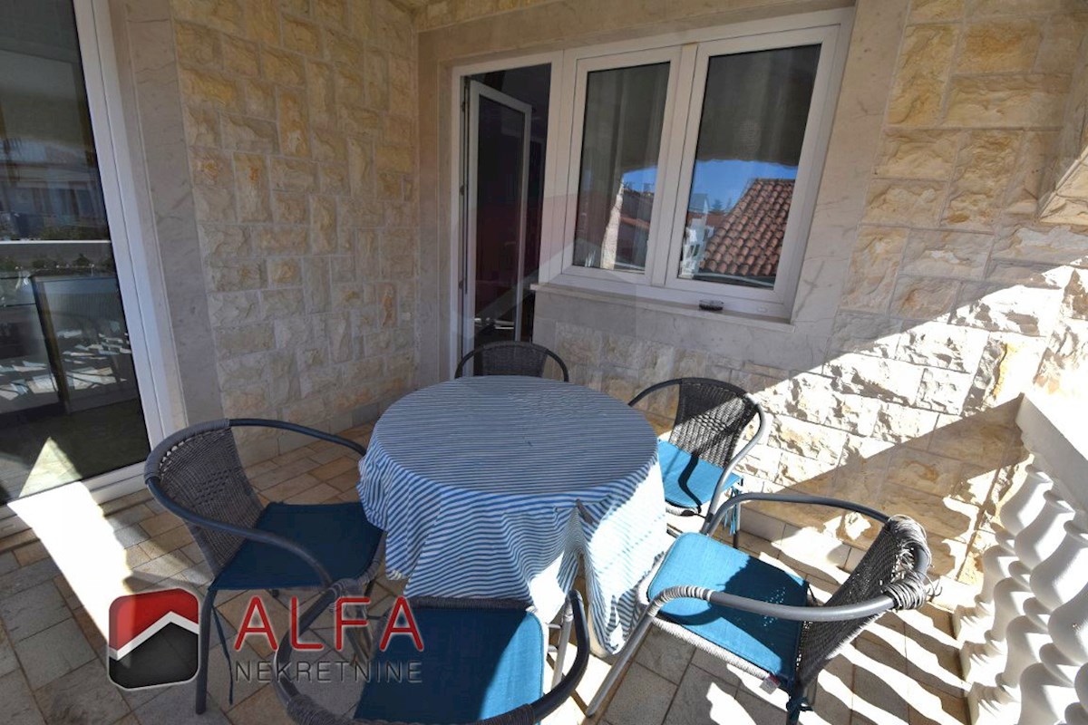 Hrvaška, Vodice – prodaja dvosobno stanovanje v prvem nadstropju, blizu morja