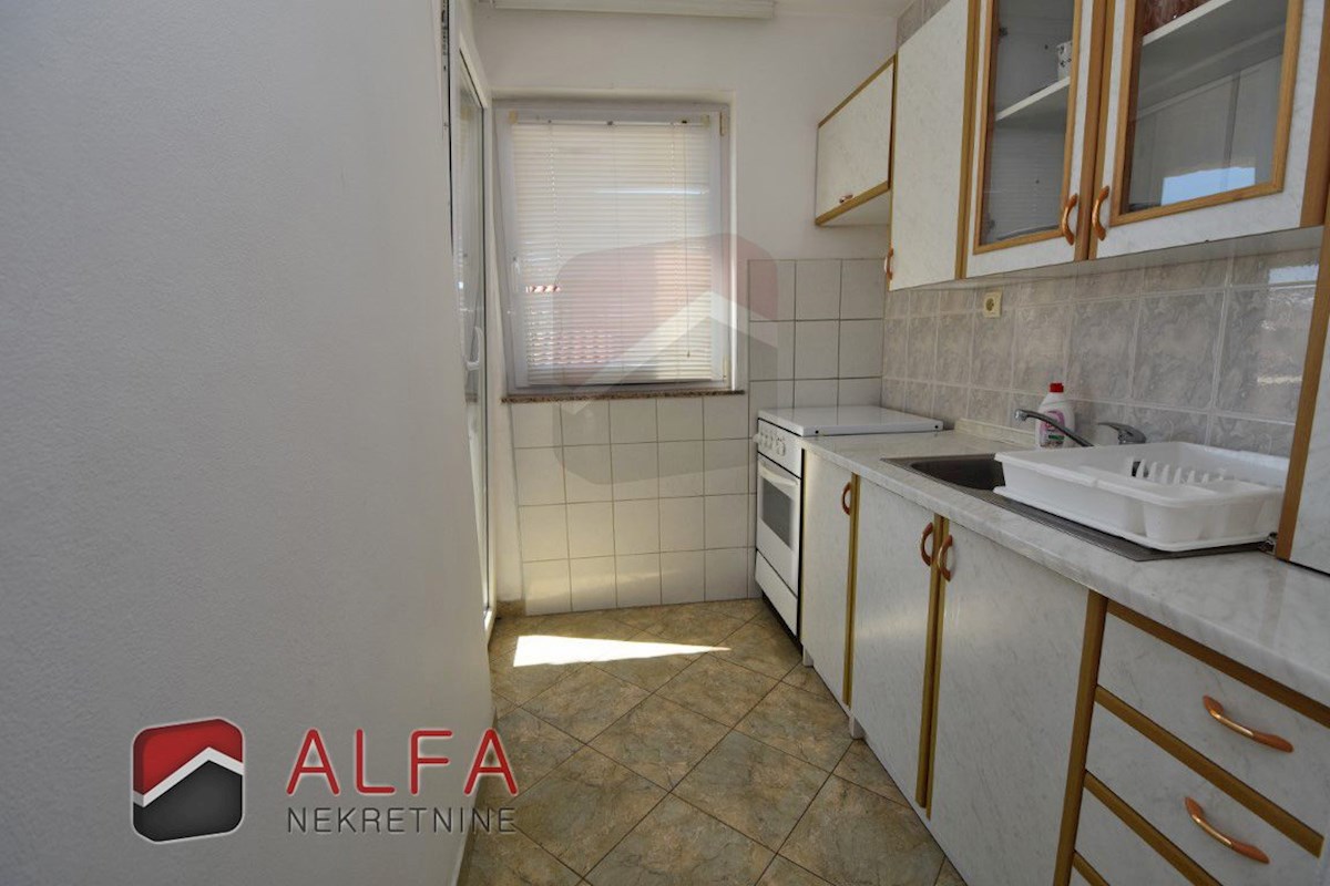 Hrvaška, Vodice – prodaja dvosobno stanovanje v prvem nadstropju, blizu morja