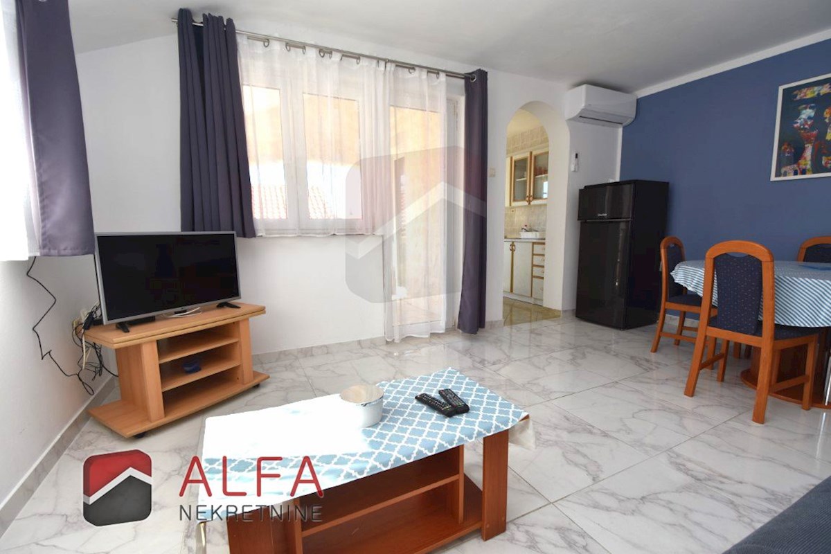 Hrvaška, Vodice – prodaja dvosobno stanovanje v prvem nadstropju, blizu morja