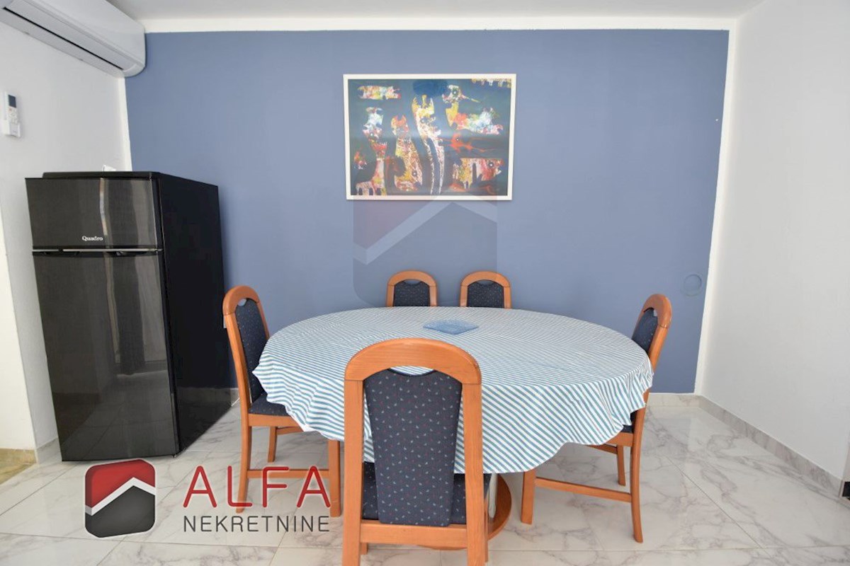 Hrvaška, Vodice – prodaja dvosobno stanovanje v prvem nadstropju, blizu morja