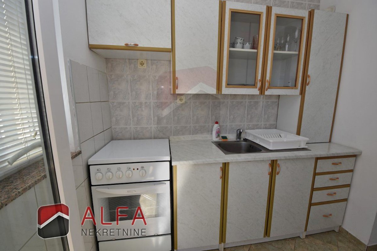 Hrvaška, Vodice – prodaja dvosobno stanovanje v prvem nadstropju, blizu morja