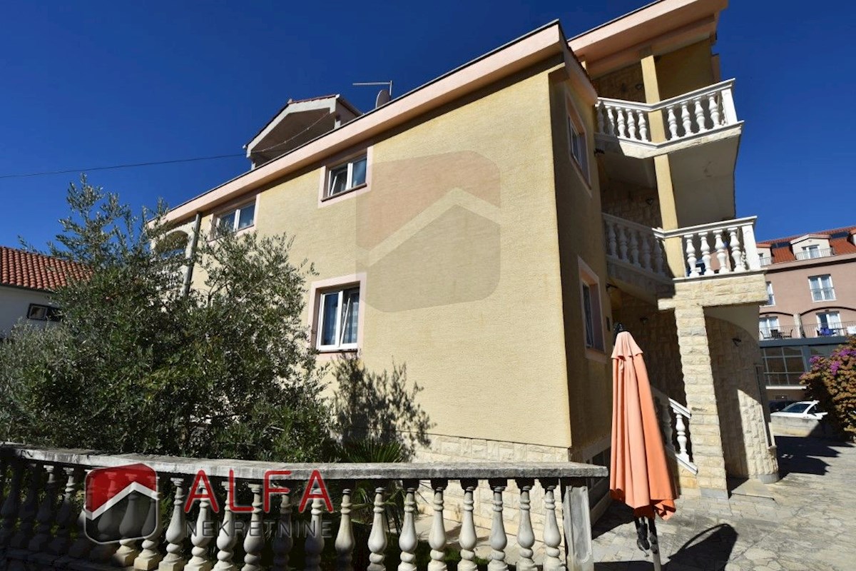 Hrvaška, Vodice – prodaja dvosobno stanovanje v prvem nadstropju, blizu morja