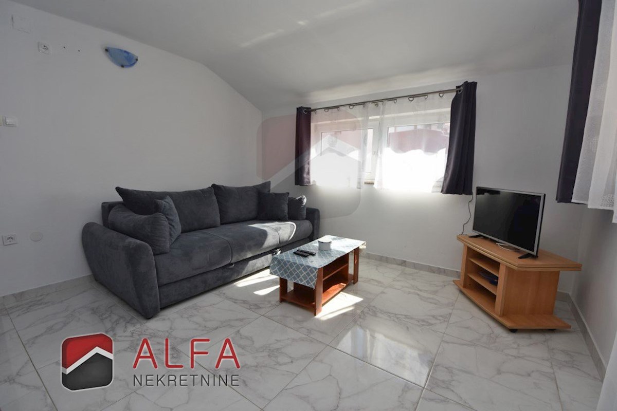 Hrvaška, Vodice – prodaja dvosobno stanovanje v prvem nadstropju, blizu morja