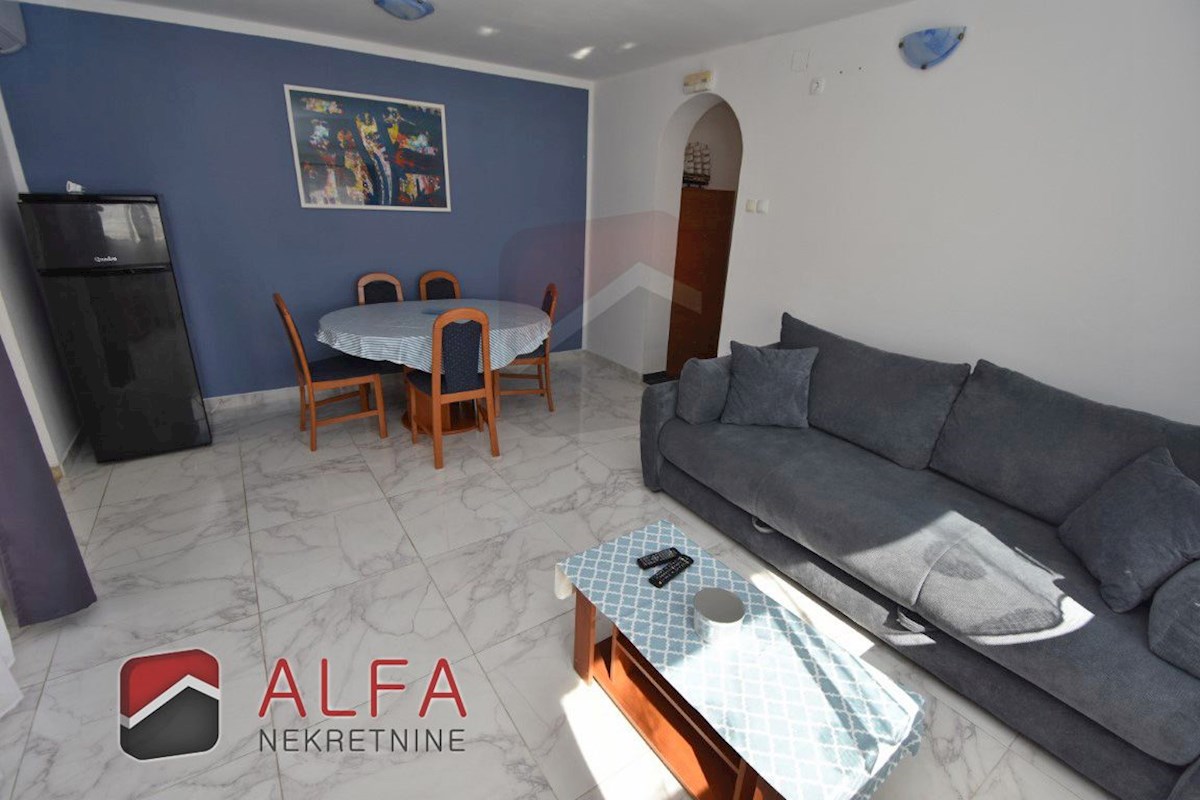 Hrvaška, Vodice – prodaja dvosobno stanovanje v prvem nadstropju, blizu morja