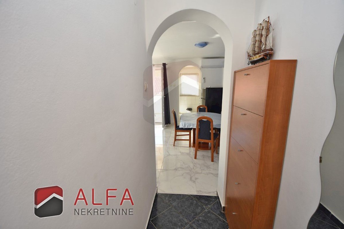 Hrvaška, Vodice – prodaja dvosobno stanovanje v prvem nadstropju, blizu morja