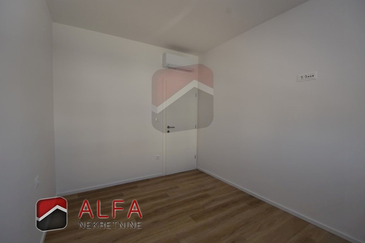 Hrvaška, Vodice, novogradnja, prodaja trisobni apartma, dve parkirni mesti, pogled na morje