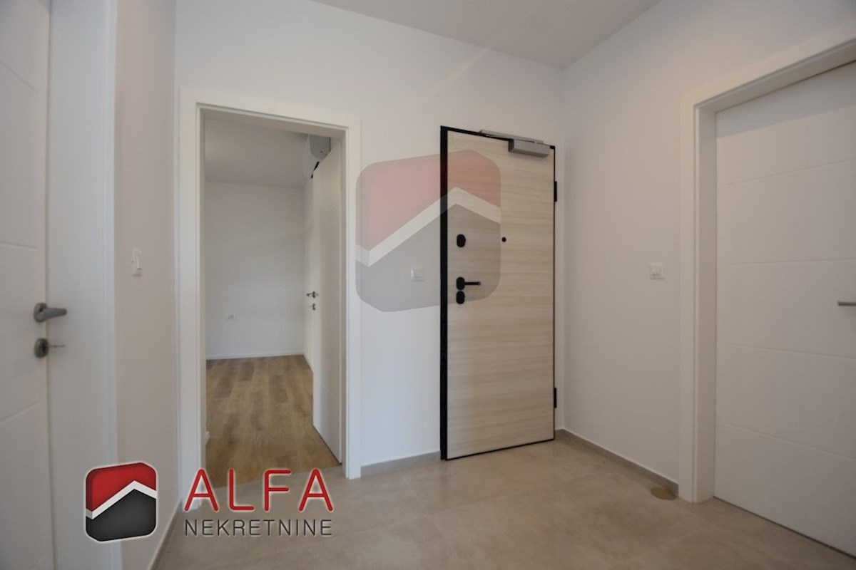 Hrvaška, Vodice, novogradnja, prodaja trisobni apartma, dve parkirni mesti, pogled na morje