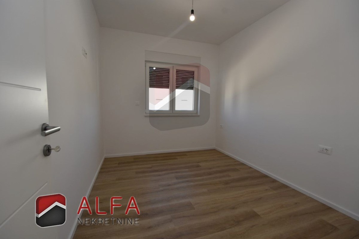 Hrvaška, Vodice, novogradnja, prodaja trisobni apartma, dve parkirni mesti, pogled na morje